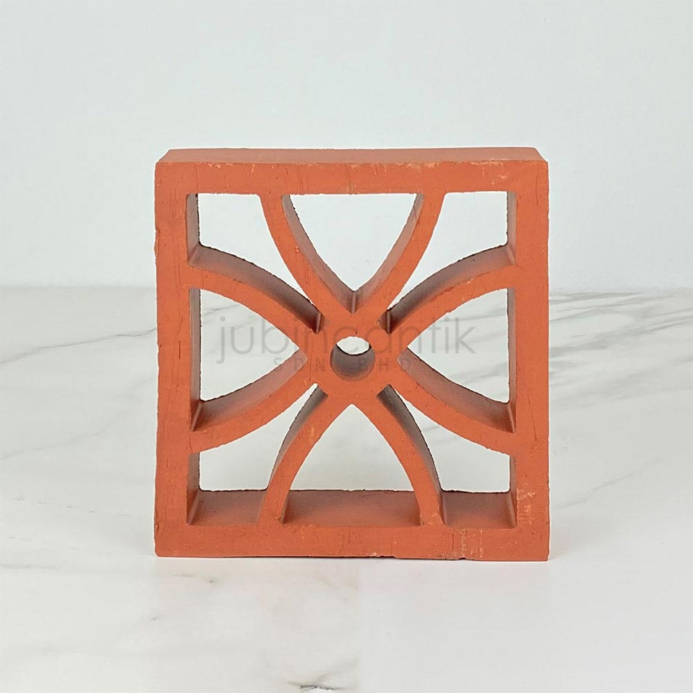 DELLA - BREEZE BLOCK